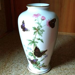 Vintage Franklin Mint 1981 "The Meadowland Butterfly Vase" Hand painted